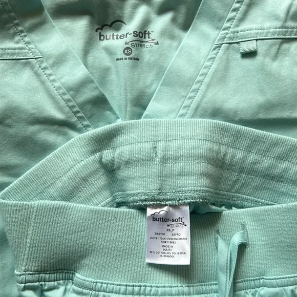 Butter-soft light teal scrub set - Picture 3 of 5